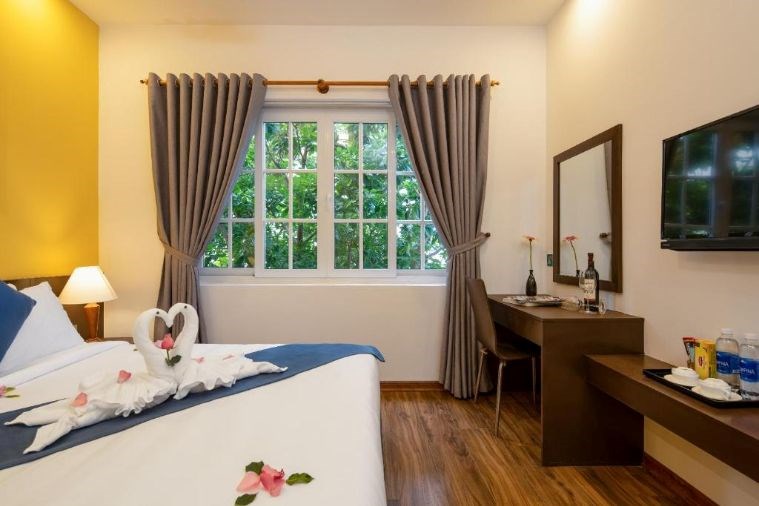 Superior Double With Window